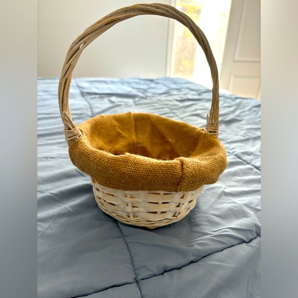 Flower girl basket! Wedding basket! White basket